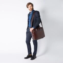 Piquadro Black Square Briefcase With Wheels Brown -Samsonit Koffers Winkel image 2526